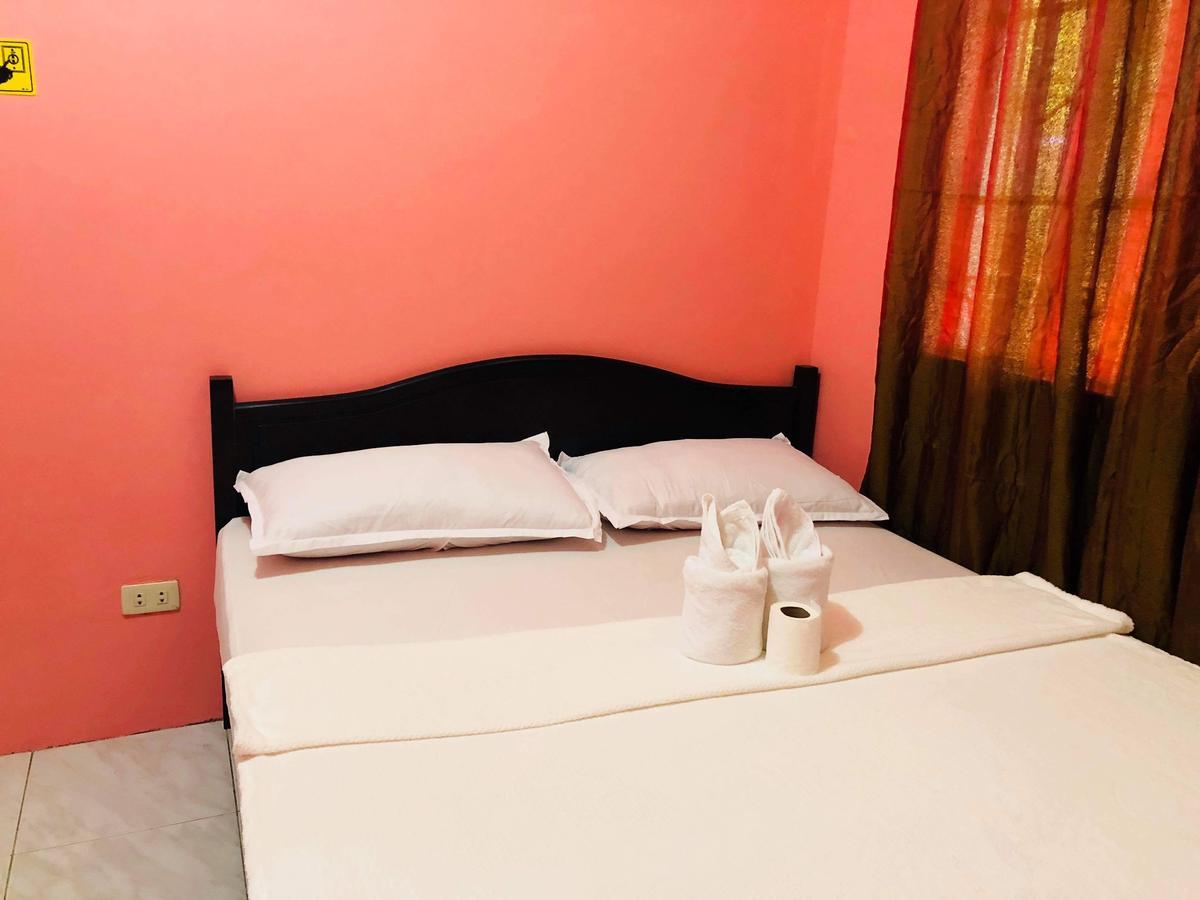 Colors Boutique Hostel プエルト・プリンセサ エクステリア 写真