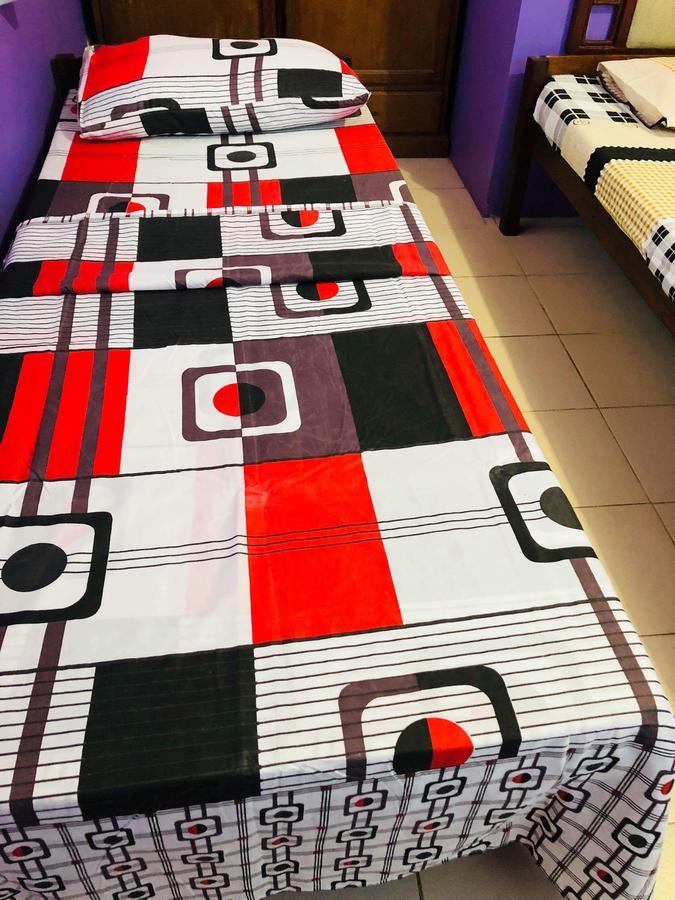 Colors Boutique Hostel プエルト・プリンセサ エクステリア 写真