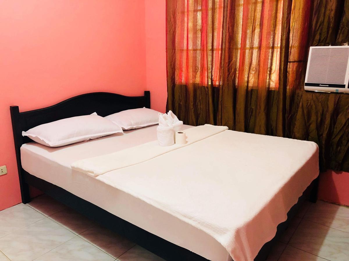 Colors Boutique Hostel プエルト・プリンセサ エクステリア 写真