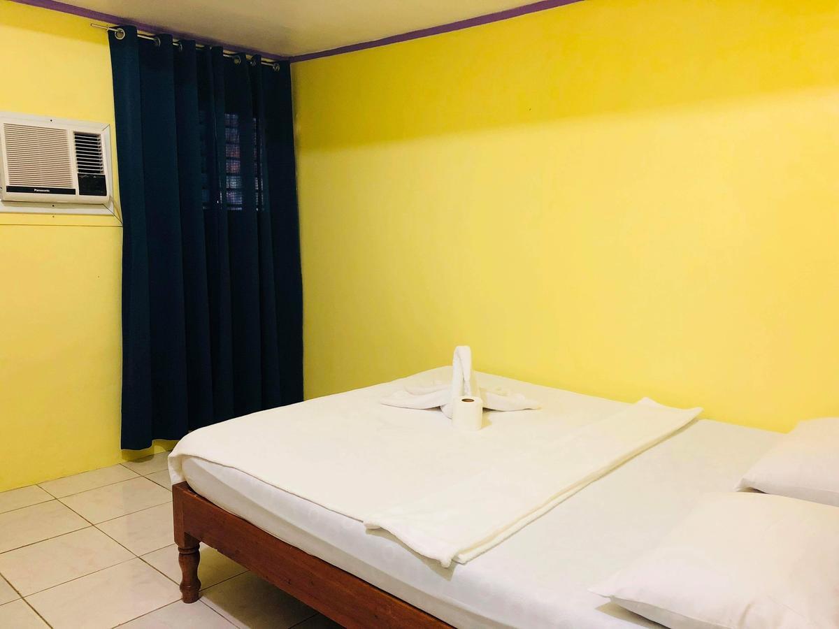 Colors Boutique Hostel プエルト・プリンセサ エクステリア 写真