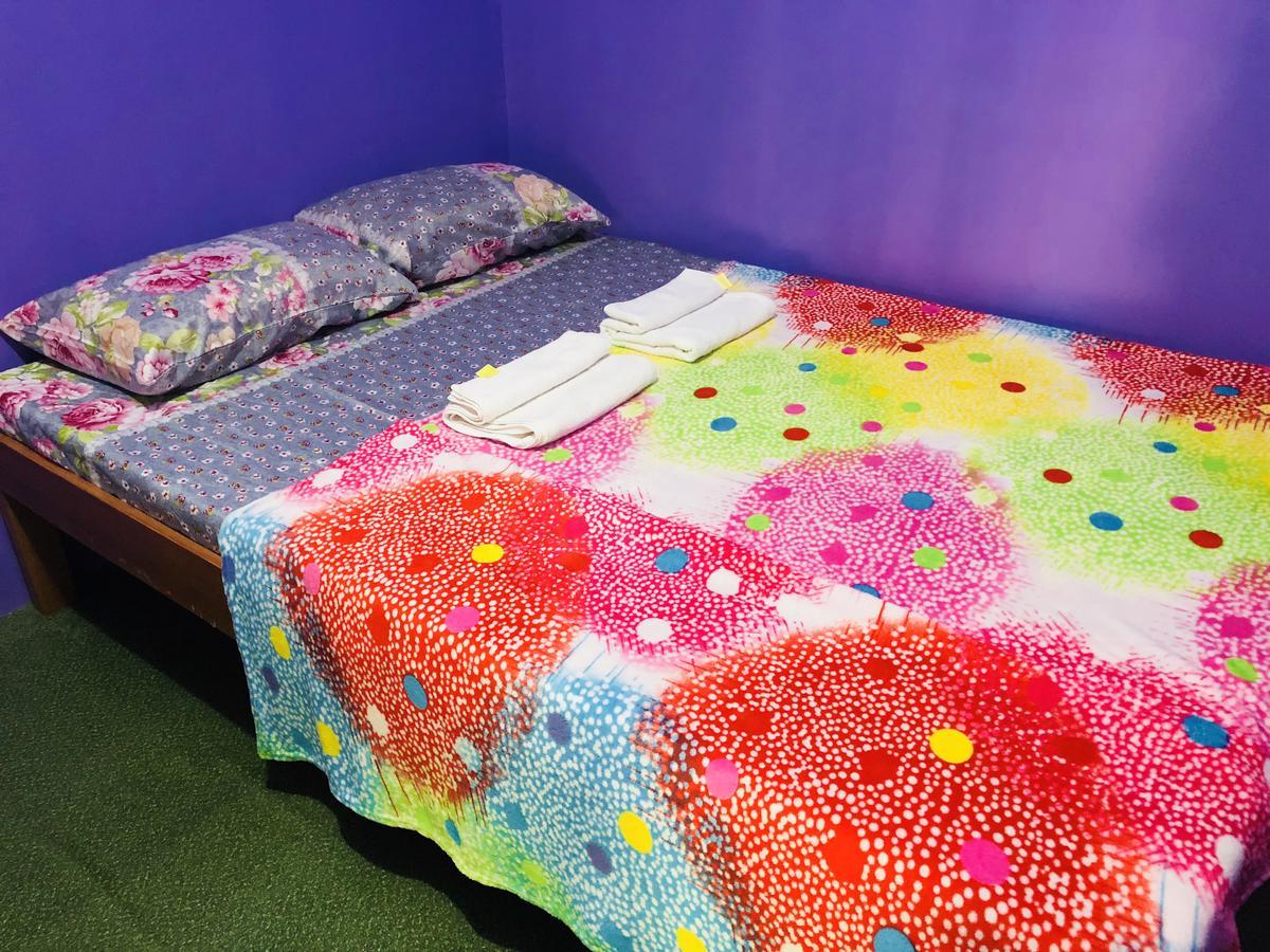 Colors Boutique Hostel プエルト・プリンセサ エクステリア 写真