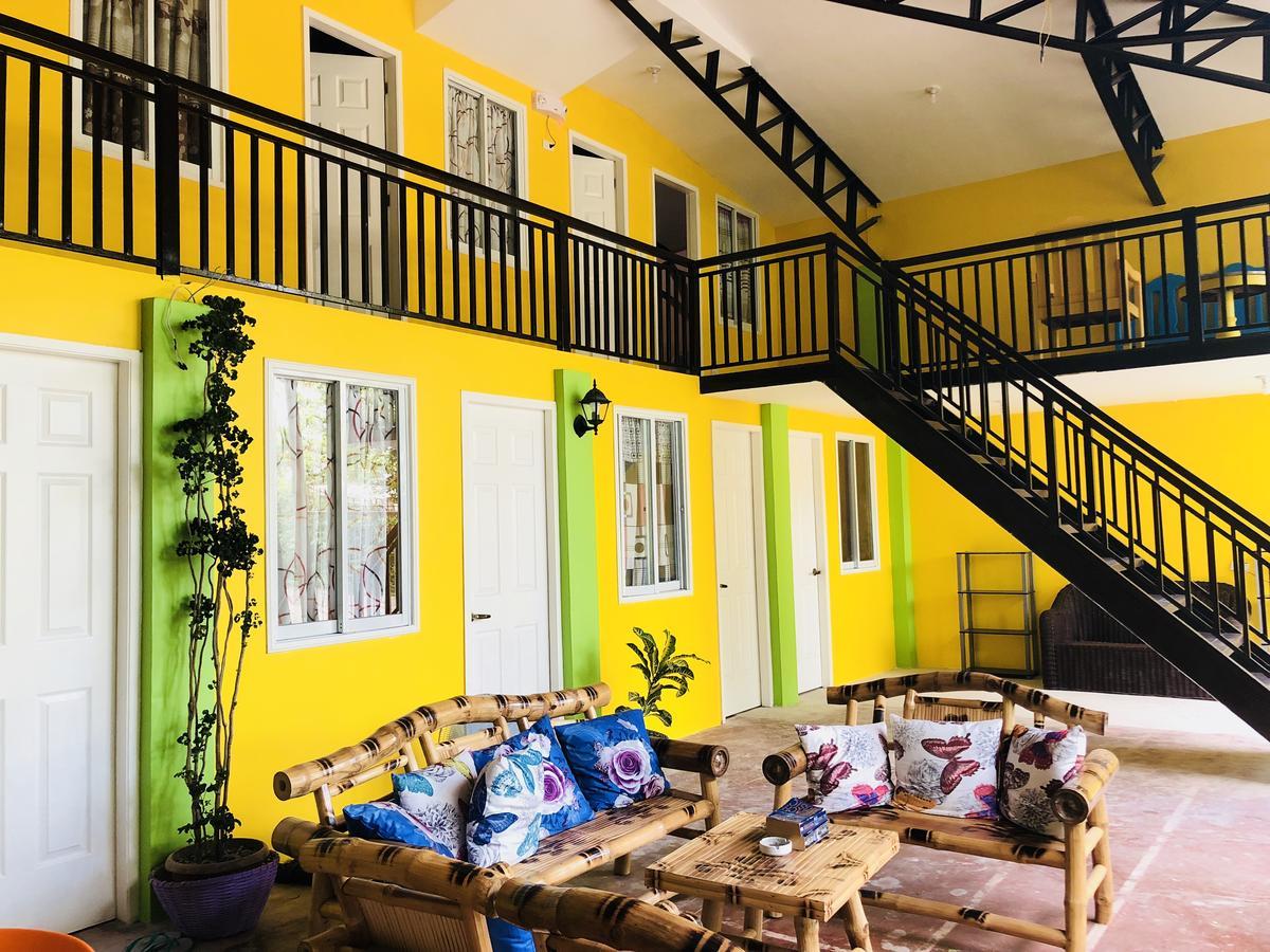 Colors Boutique Hostel プエルト・プリンセサ エクステリア 写真