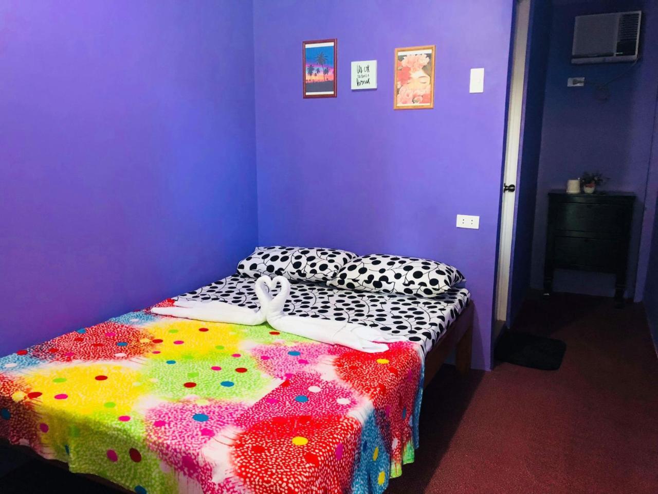 Colors Boutique Hostel プエルト・プリンセサ エクステリア 写真