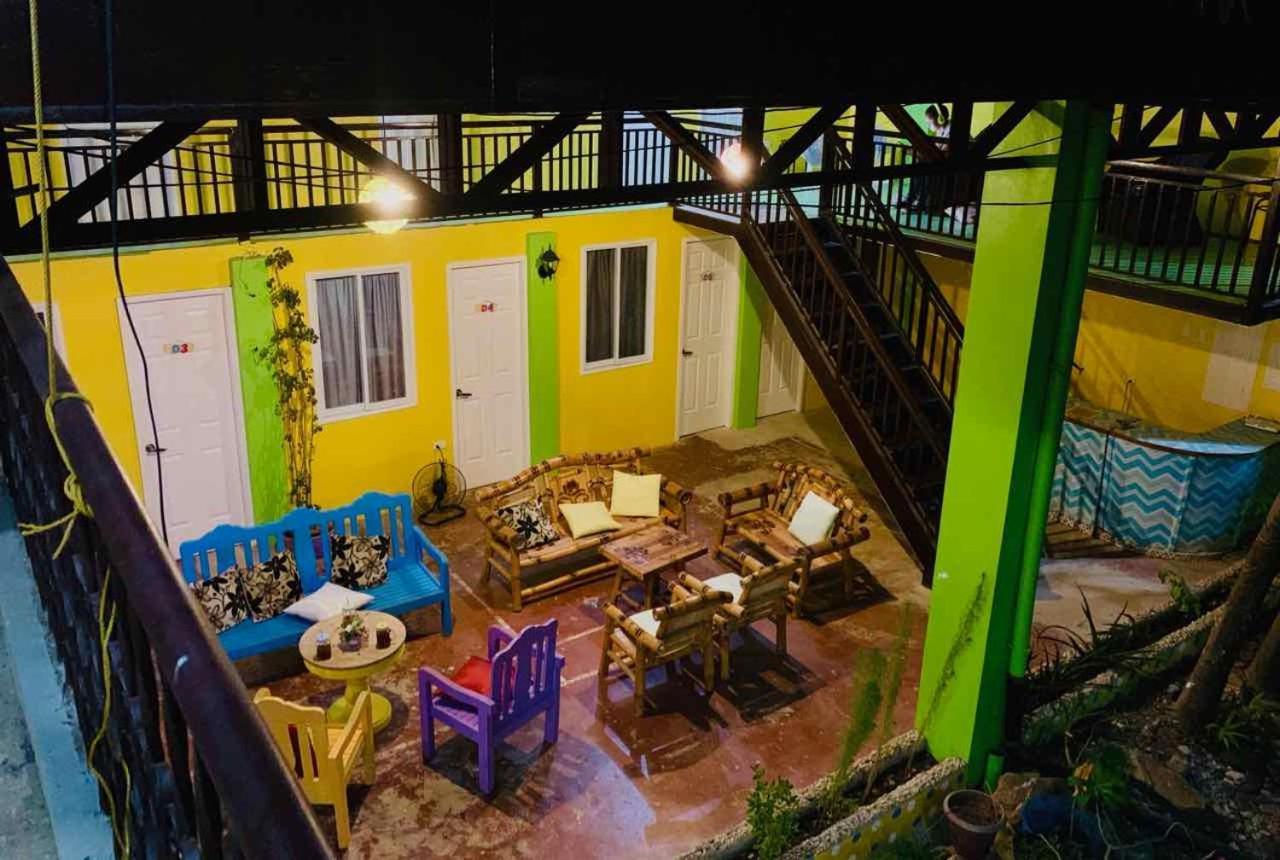 Colors Boutique Hostel プエルト・プリンセサ エクステリア 写真
